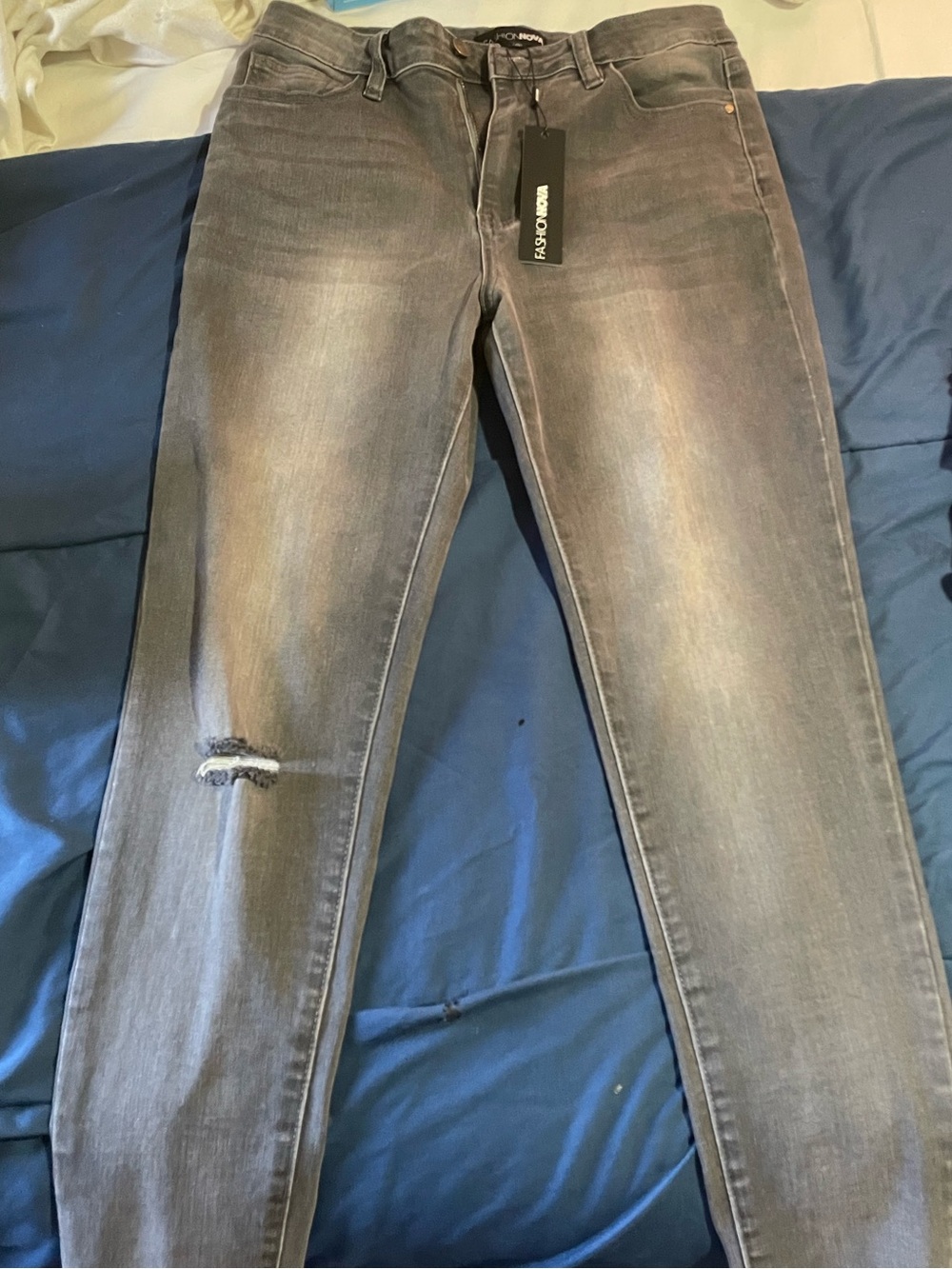 Fashion Nova Women’s Gray Skinny Jeans with Knee Distress